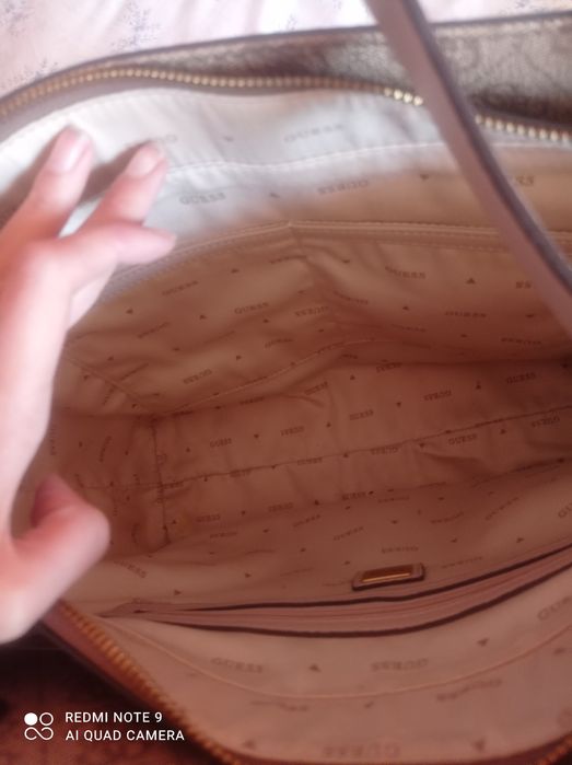 Geanta Guess de umar