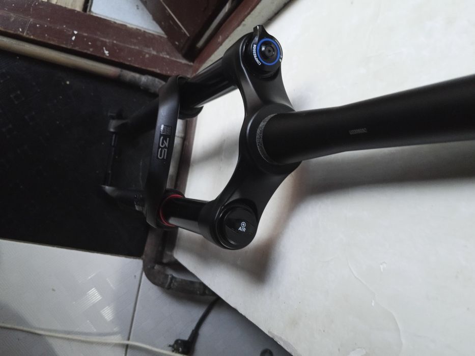 Продам новую воздушную вилку Rock Shox 35