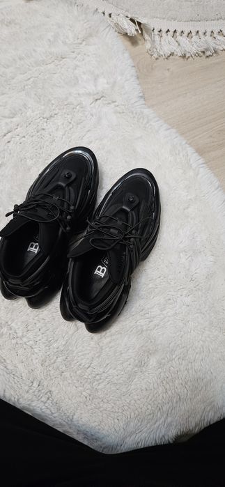 Adidași Balmain stare excelenta.