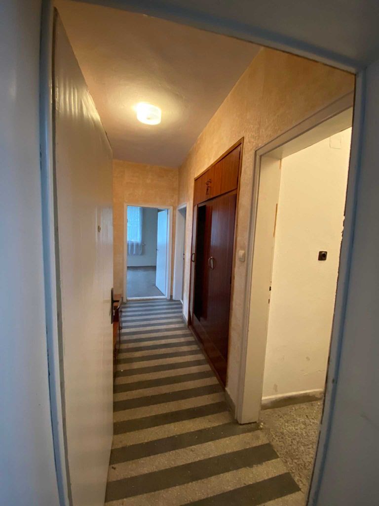 Продава се Тристаен апартамент в Айтос - 100 кв.м за 1000 €/кв.м - Снимка #2