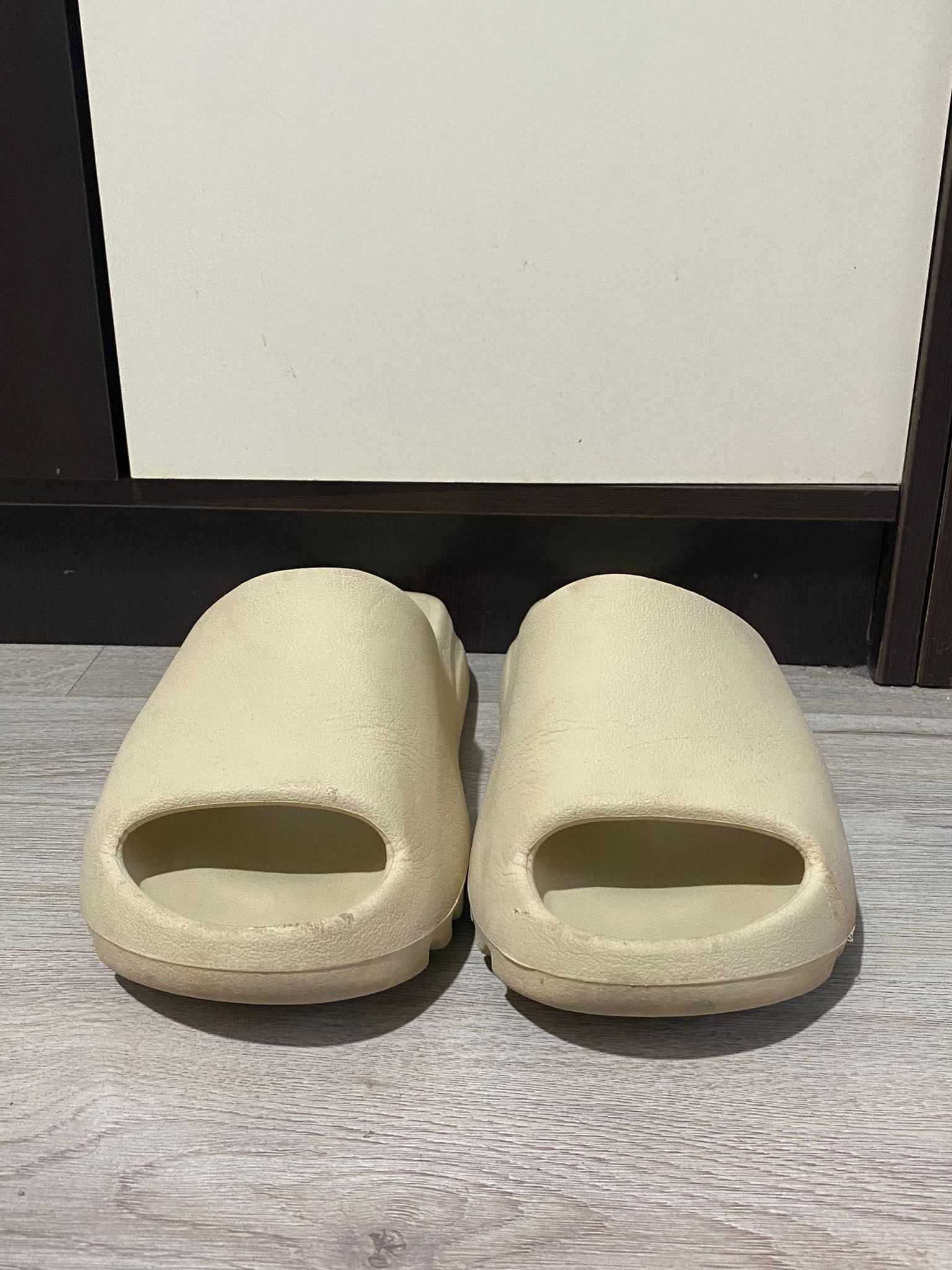 Yeezy slides 44.5