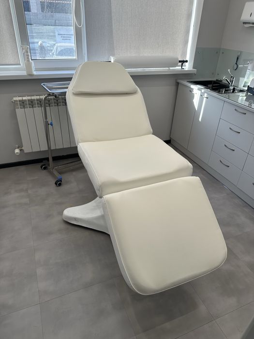 Продам косметологическую кушетку
