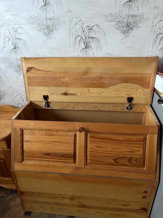 Мебели от масивно дърво - Чам (Гардероб, ракла, нощно шкафче)