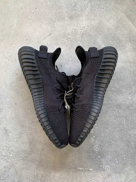 Yeezy Boost 350 V2 Black Edition Adidas Sneakers