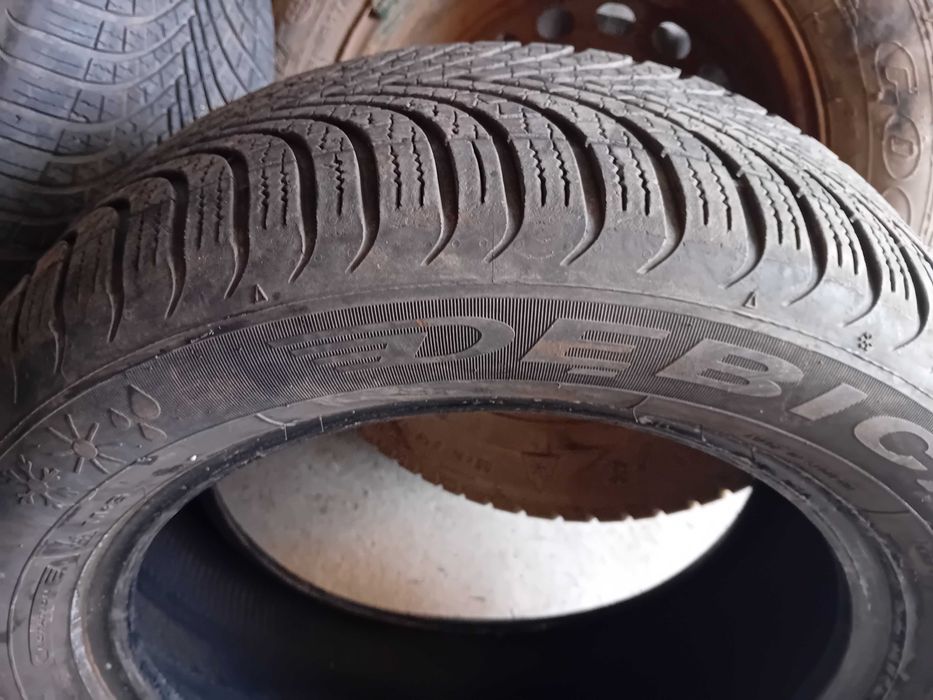 Vând 2 cauciucuri 215 55 16