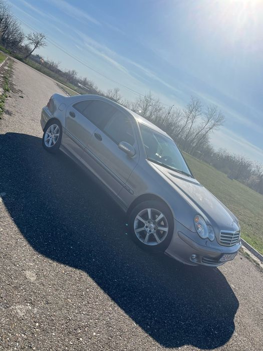 Vînd Mercedes c class