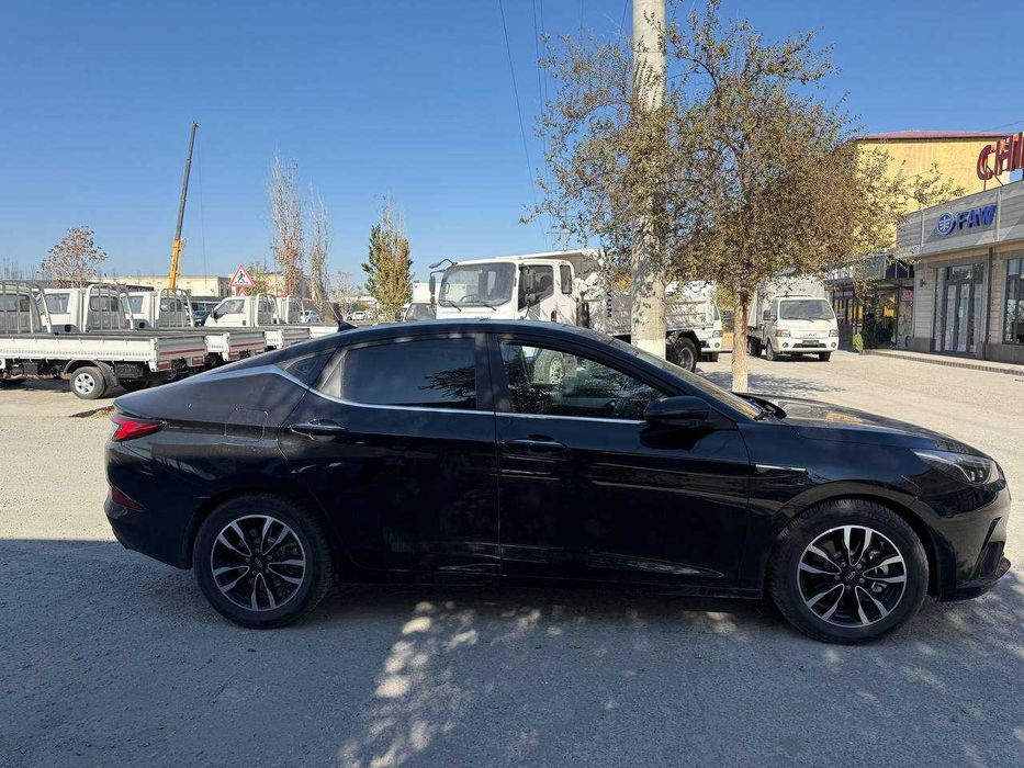 JAC J7 — Zamonaviy dizayn va qulaylik uyg‘unligi!