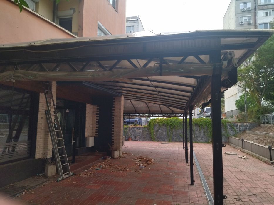 Продава слънцезащитен навес