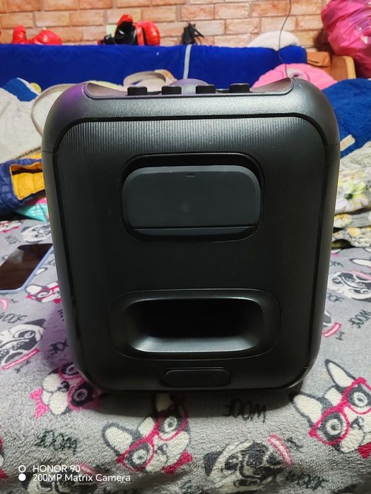 Vând boxa jb in stare buna