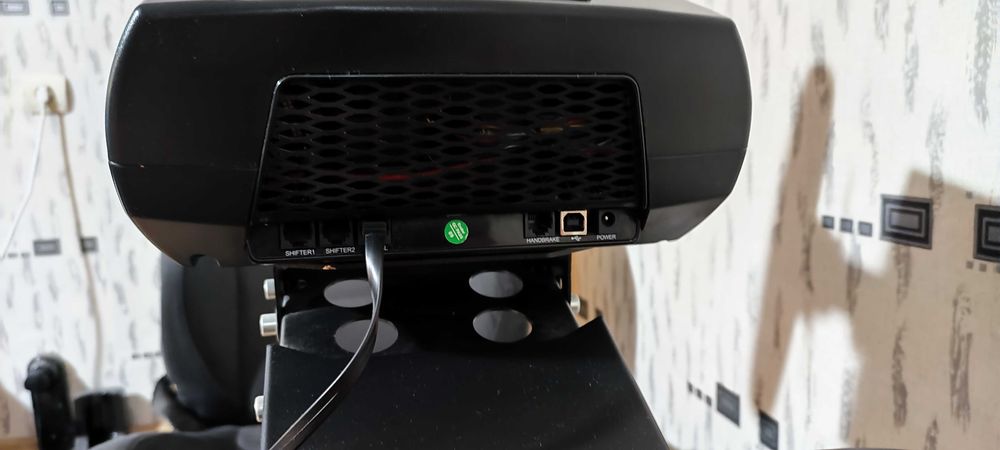 Волан с педали Fanatec CSL Elite.