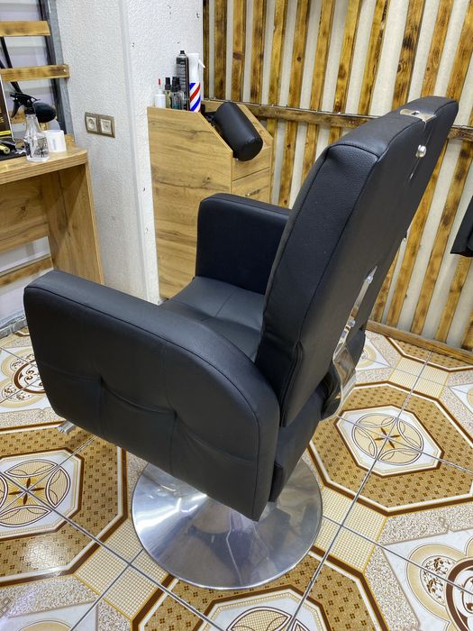 Кресло барбера в отличном состоянии