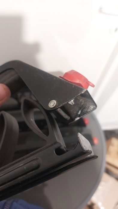 Suport schiuri(ski) auto pentru bare transversale