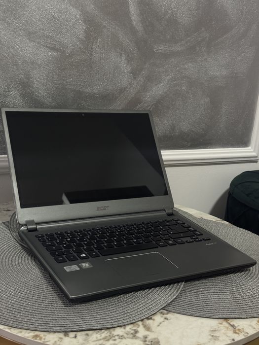 Laptop Acer M5 14” i3 4Gb ram 500 hdd, windows 10 pro.