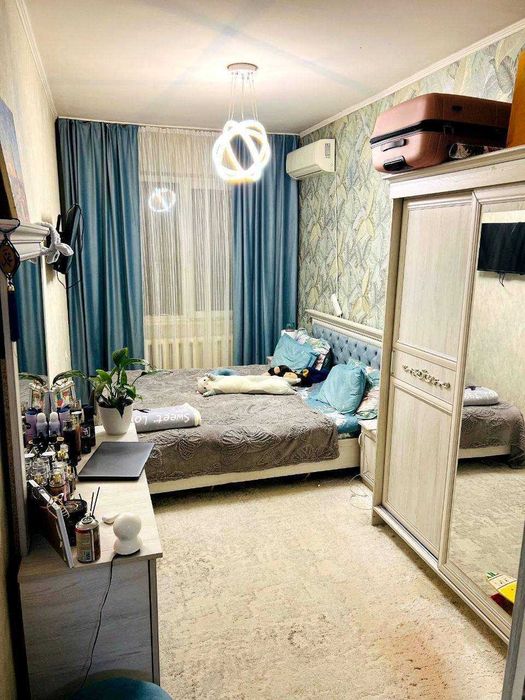 Продам квартиру на  Юнус Абаде 6 квартал  2 х ком перед в 3х 1 этаж