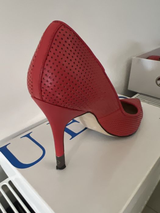 Pantofi Guess eleganti