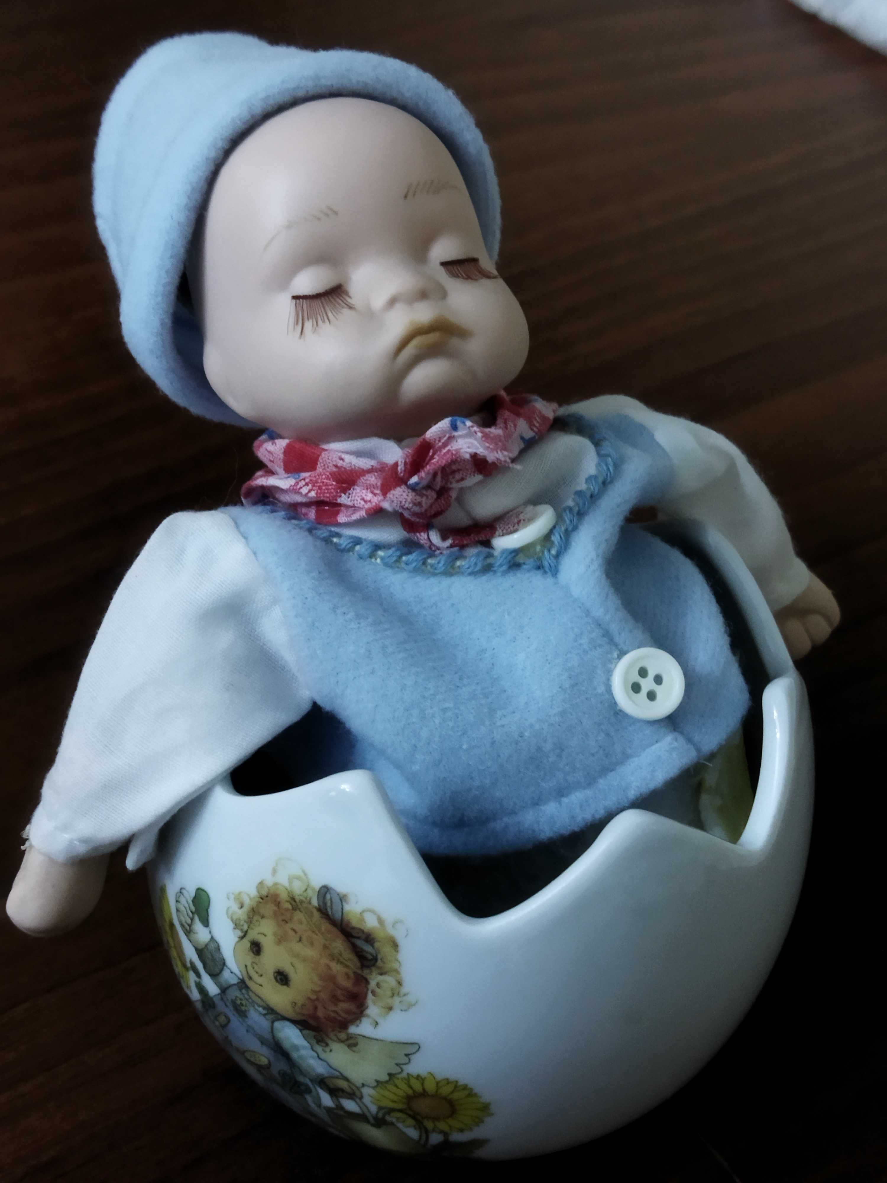 Кукла в фарфоровом яйце