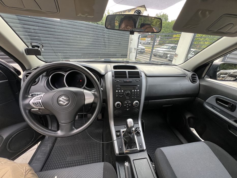 Suzuki grand vitara 2 usi