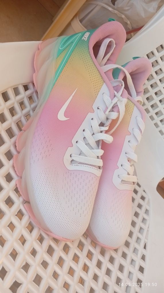 Дамски маратонки Nike