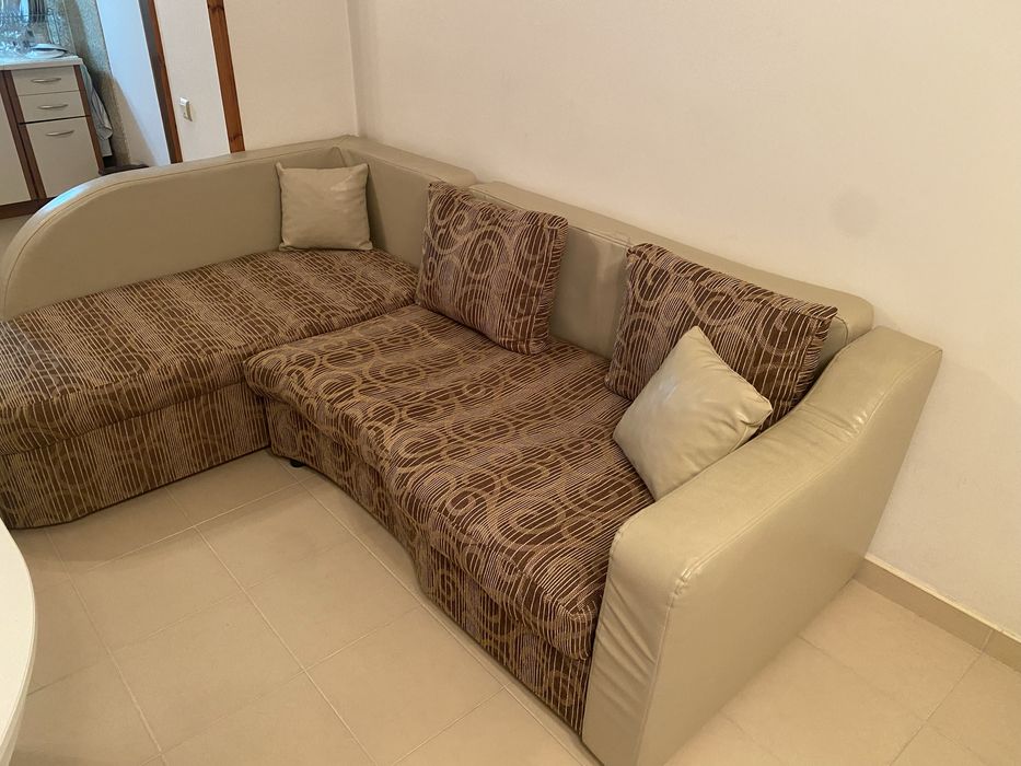 Диван с лежанка за ъгъл