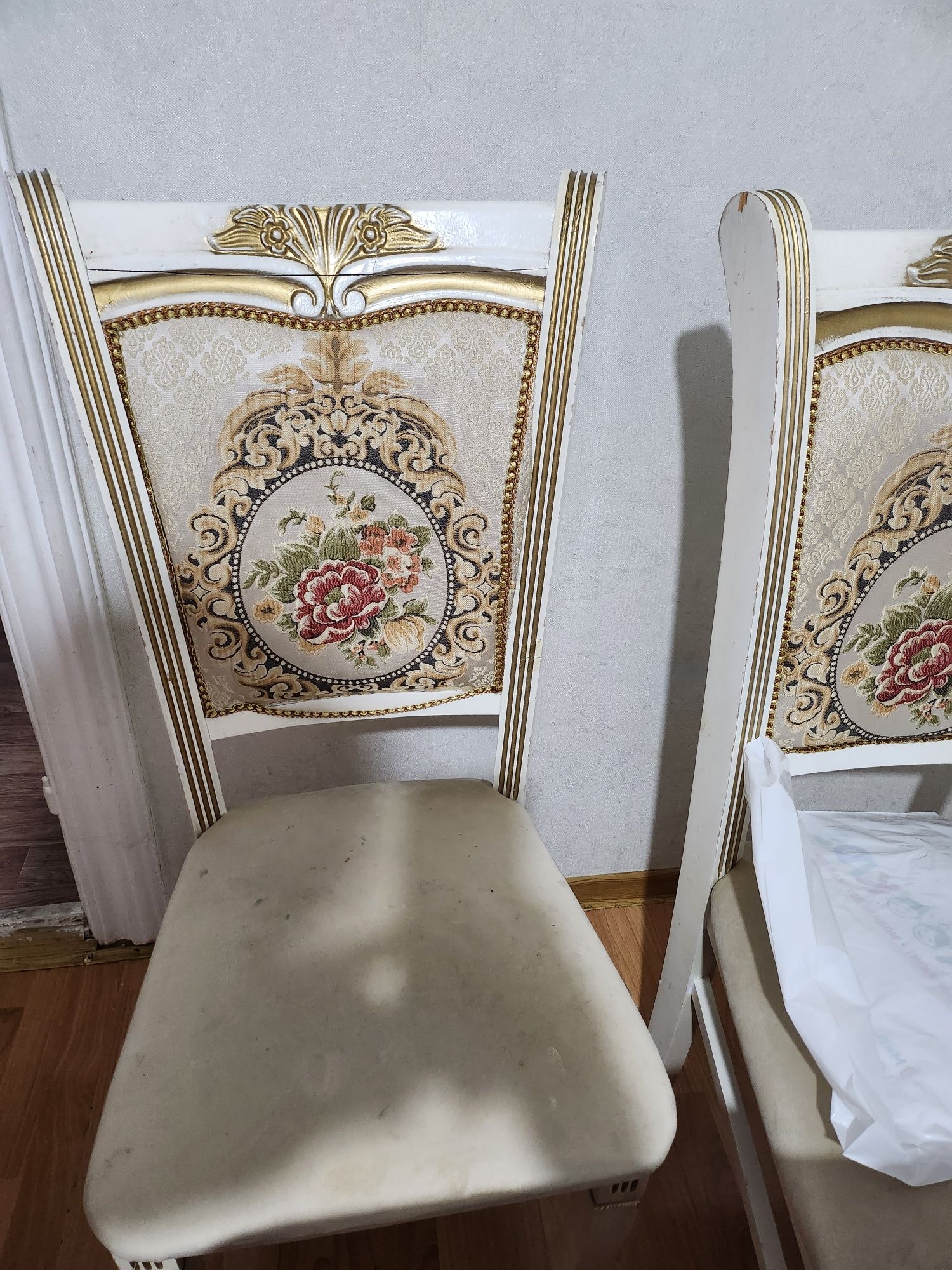 Стулья срочно продам