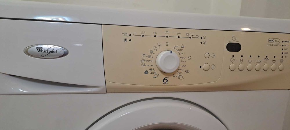 Masina de spălat Whirlpool 6th Sense