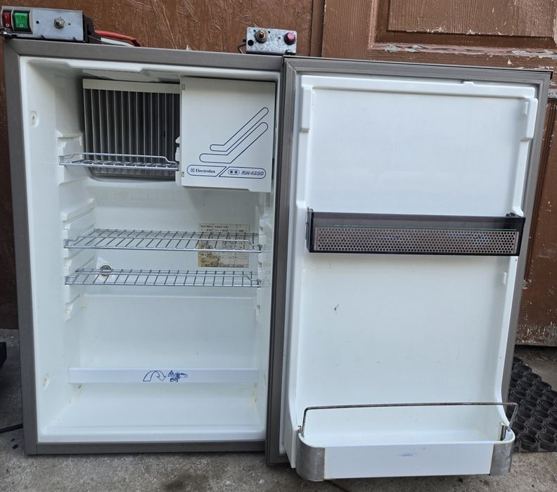 Frigider rulota Electrolux 12v 220v gaz