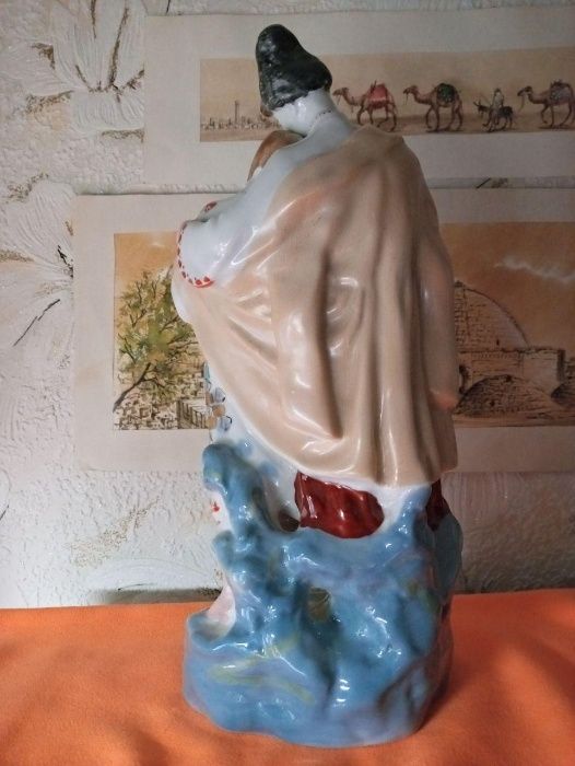Продам советскую керамическую статуэтку