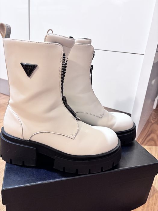 Ghete Guess marimea 38 albi