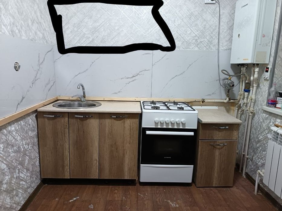 Kuxni garnitur sotiladi