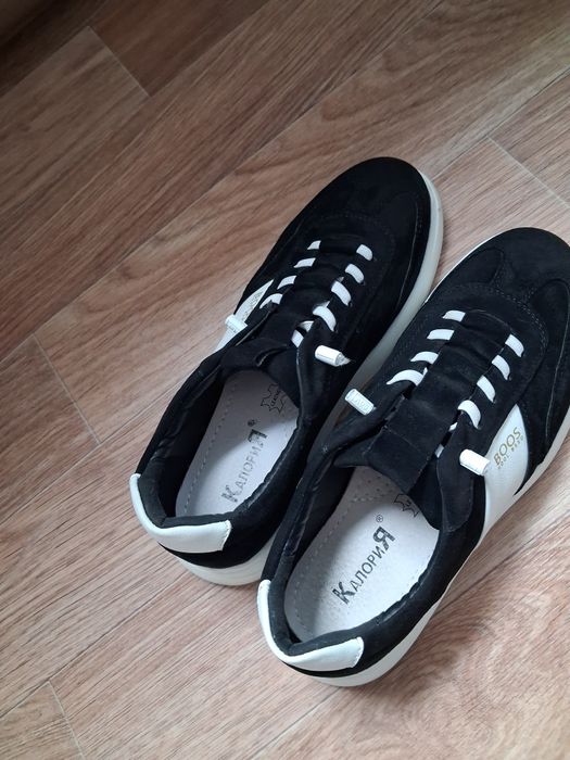 Продам спорт туфли