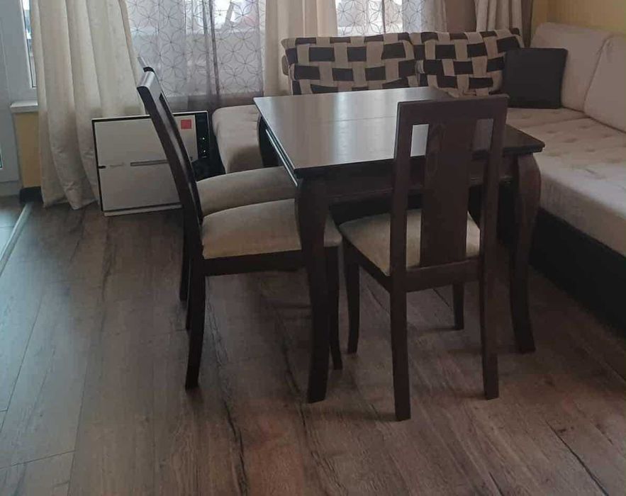 Диван,Столове и  трапезна маса