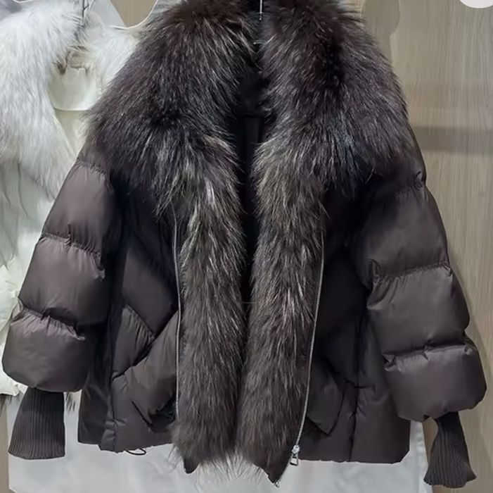 Geaca cu guler din blana de vulpe