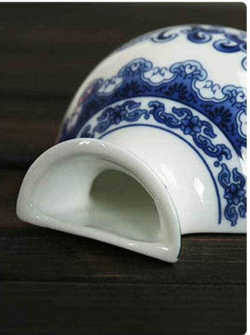 Настенные  небольшие  фарфоровые  вазочки для цветов и декора стен
Вы