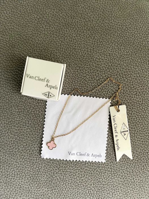 детелина колие обеци златни розови сет комеплект бижу van cleef чанта