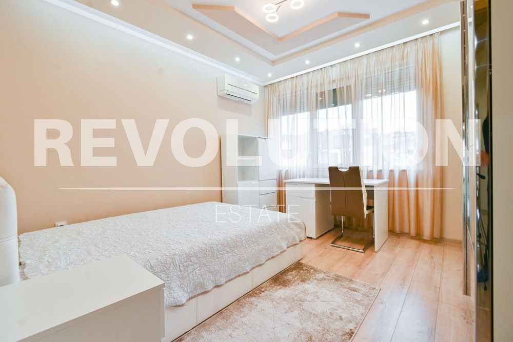 Тристаен апартамент в ж.к. Хиподрума.