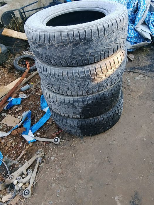 Продам резину 235/65/17