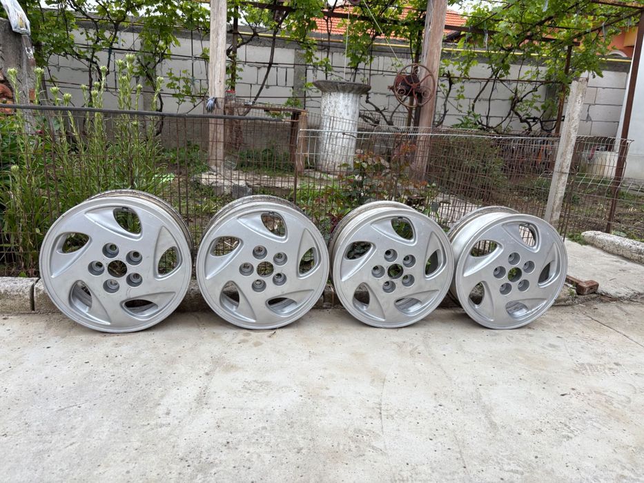 Vând jante Peugeot r16
