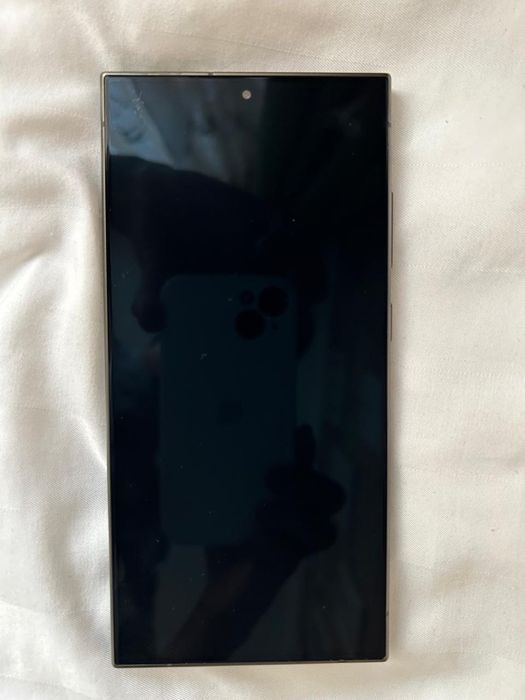 Samsung S24 Ultra, новый, использовался всего месяц.