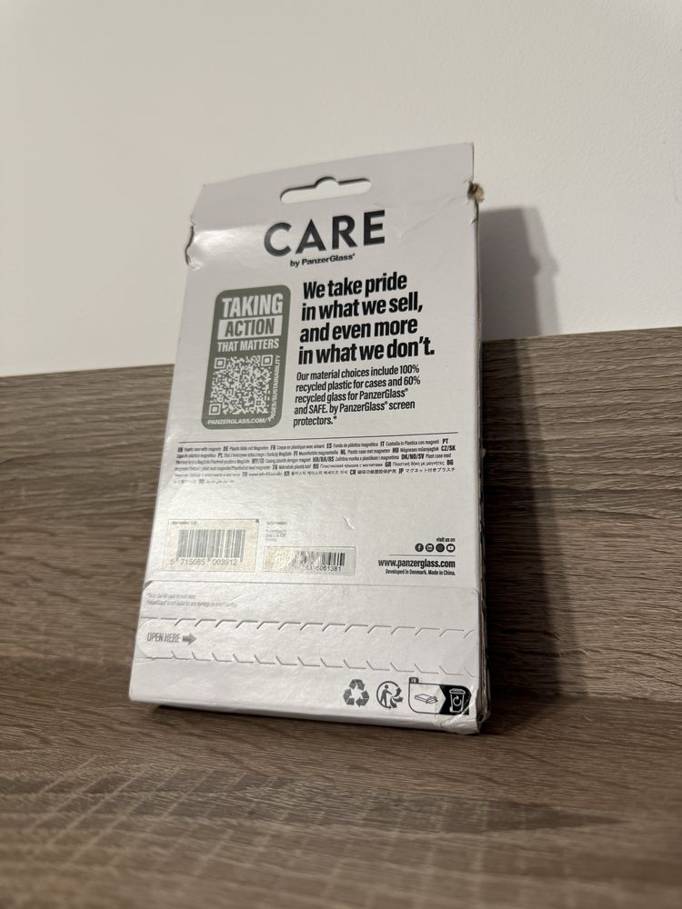 Husa din piele 2 in 1 Care by PanzerGlass pentru iPhone 16