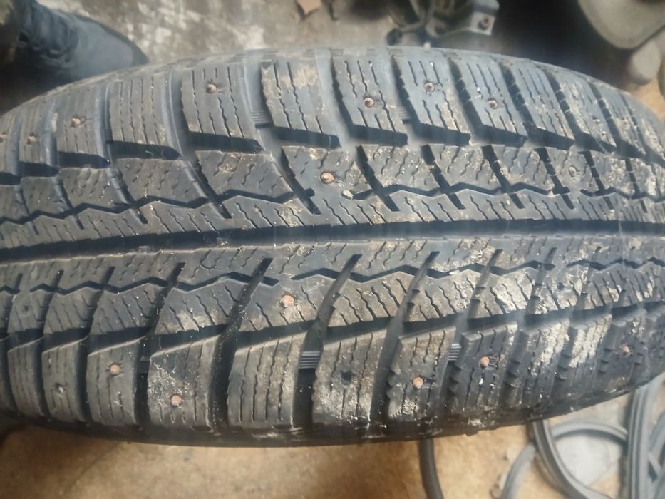Шины зимние 215/65/16