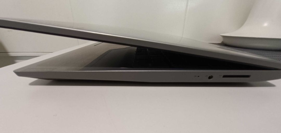 laptop lenovo cu Windows 11