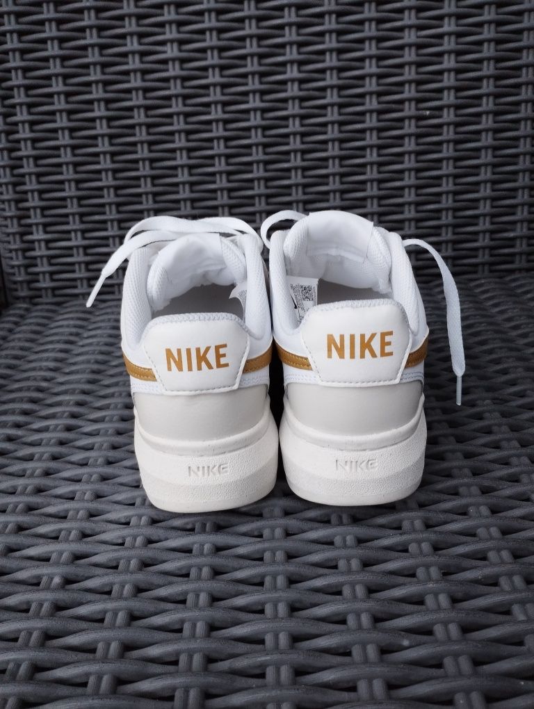 Дамски маратонки Nike..