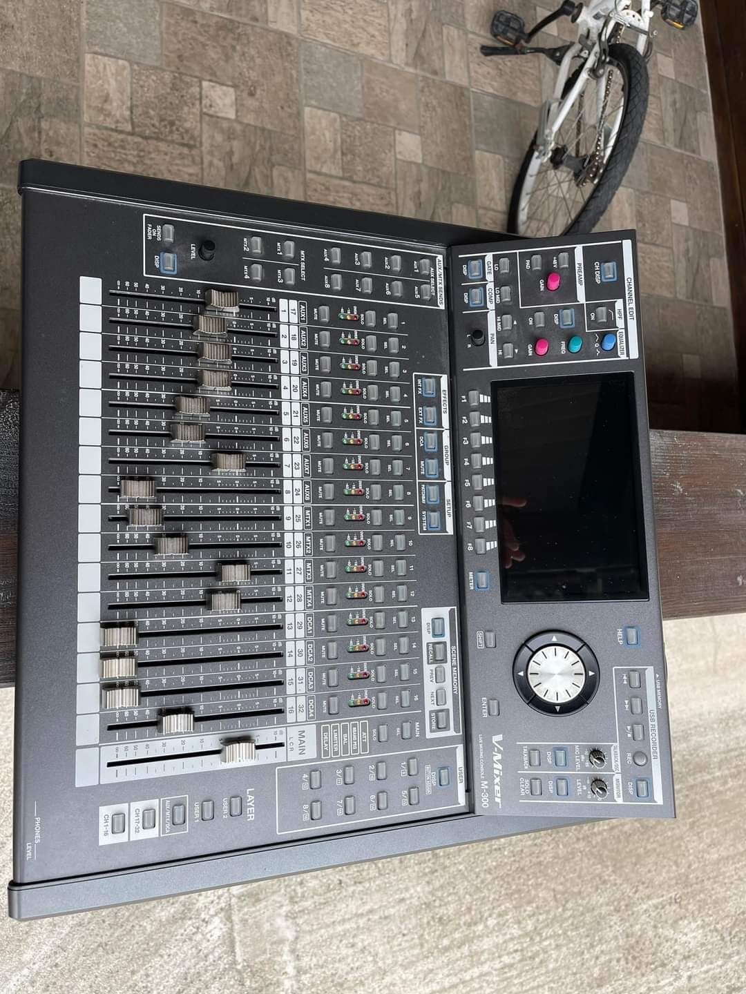 Vând mixer digital, Roland M300