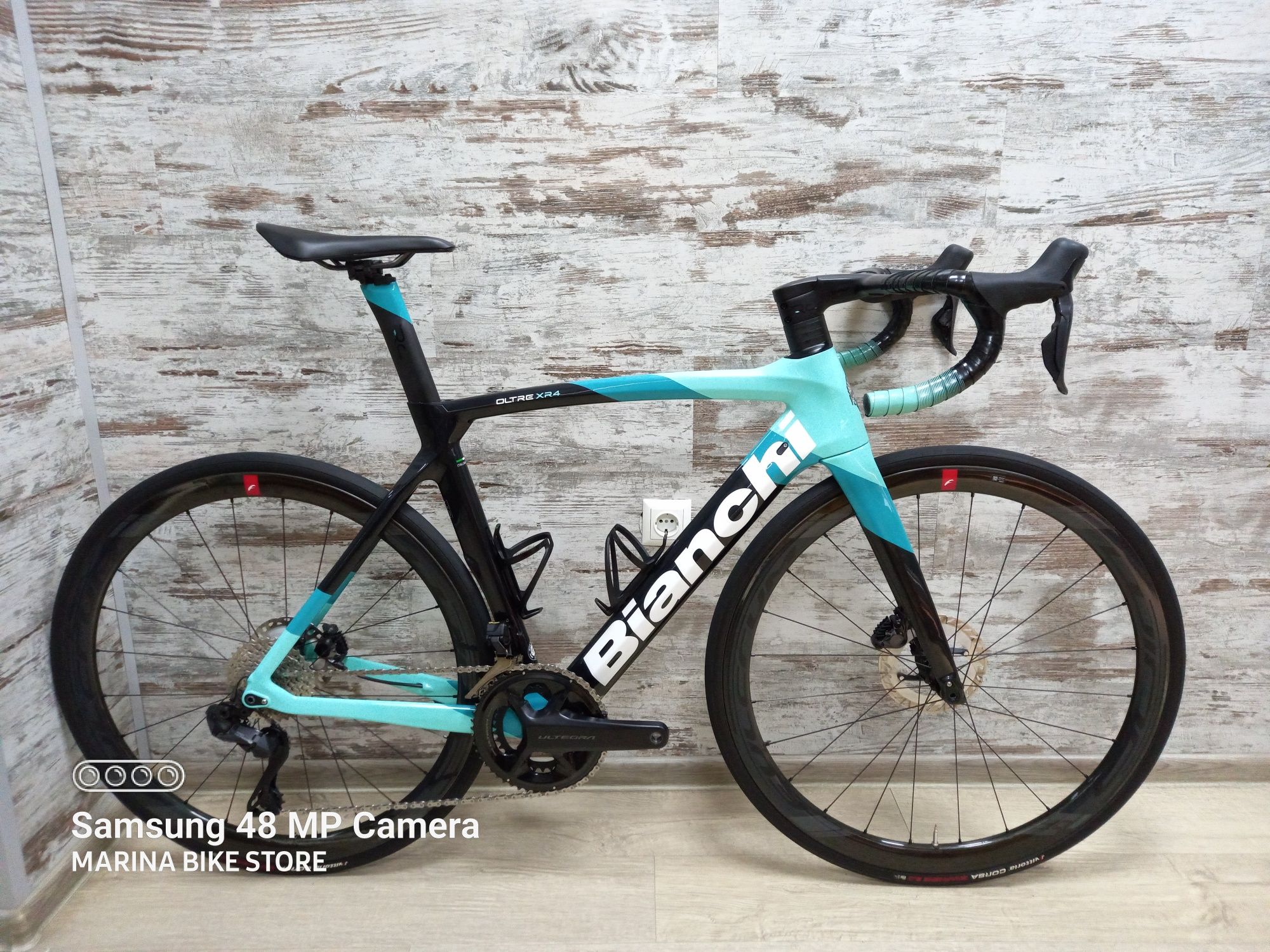 Карбонов шосеен велосипед Bianchi Oltre XR4 Disc Ultegra Di2 Fulcrum