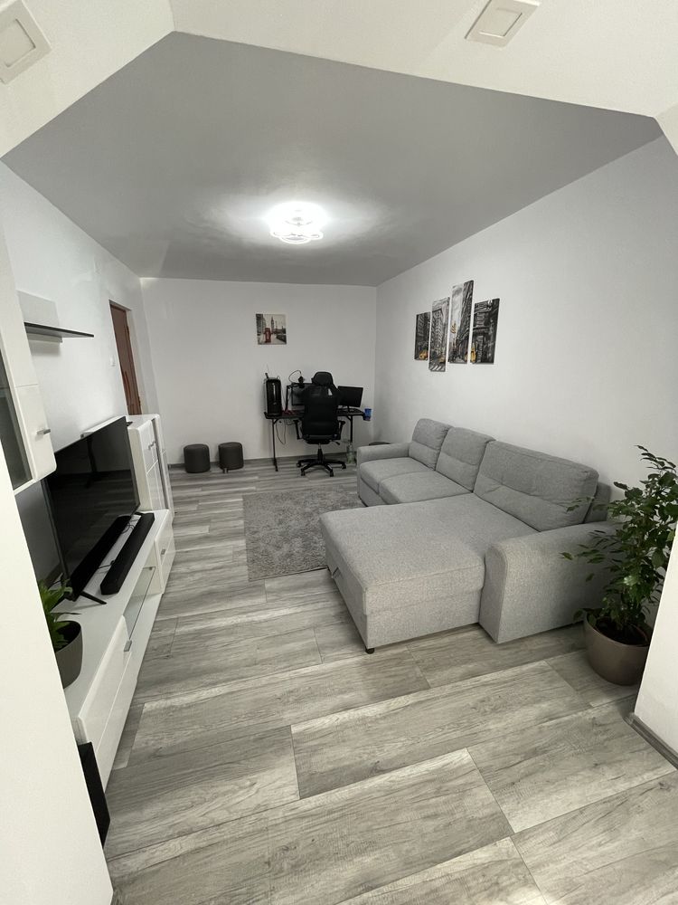 Vand apartament 3 camere