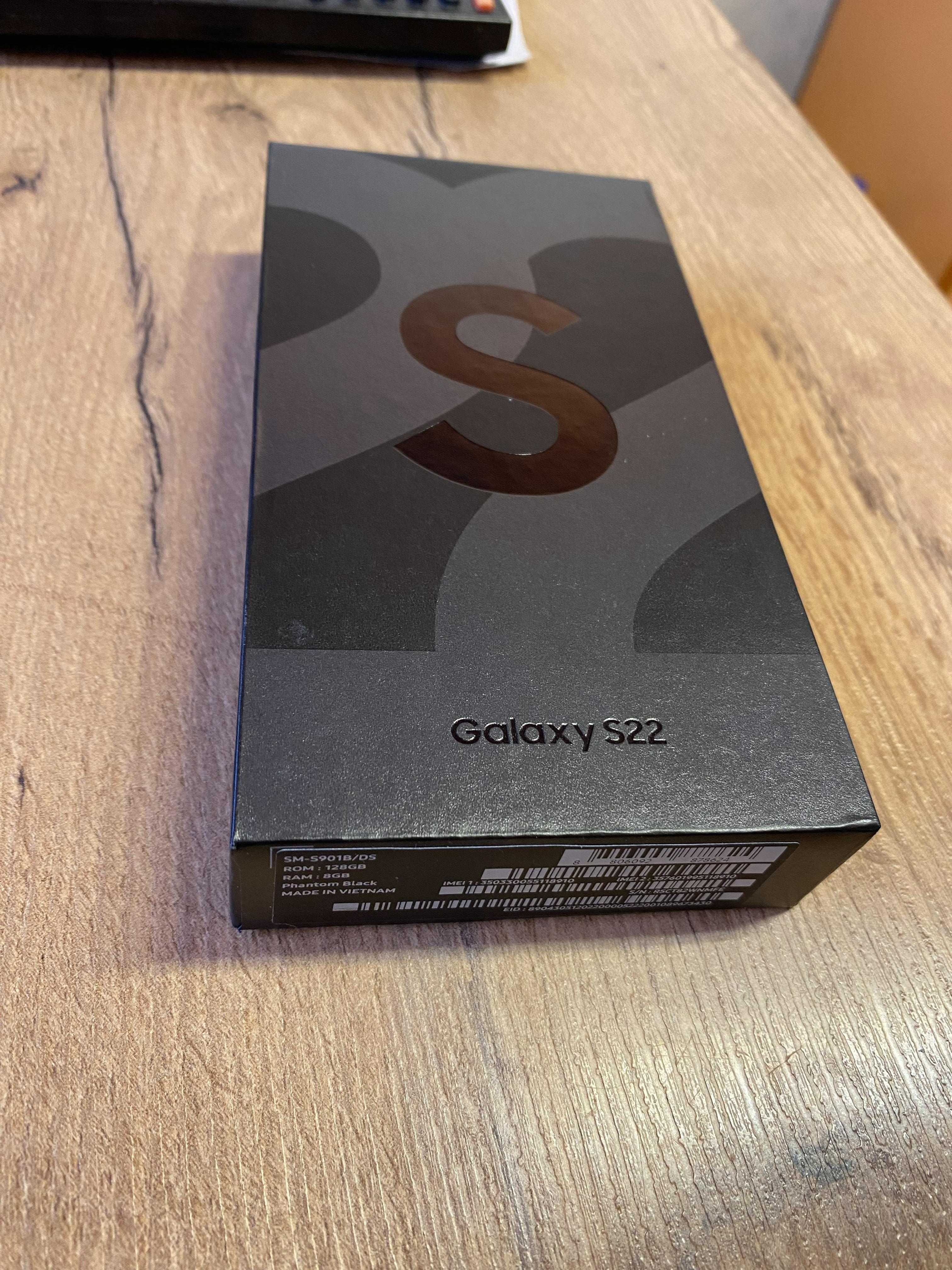 Samsung Galaxy S22 5G Black si Silver 256gb 8gb Rami aspect Nou