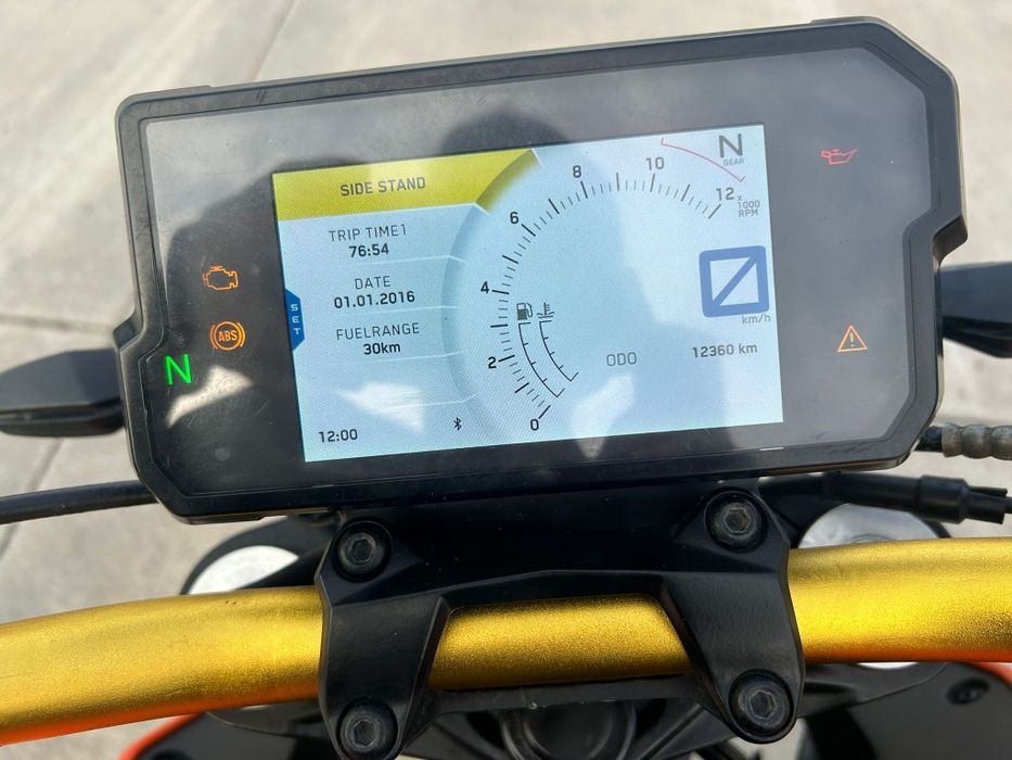 KTM 125 DUKE   A1 se poate conduce de la 16 ani