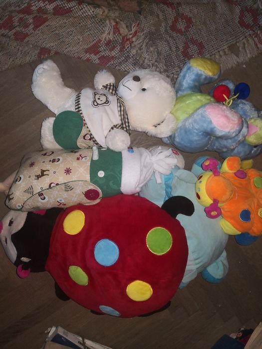 Vând jucării de pluș