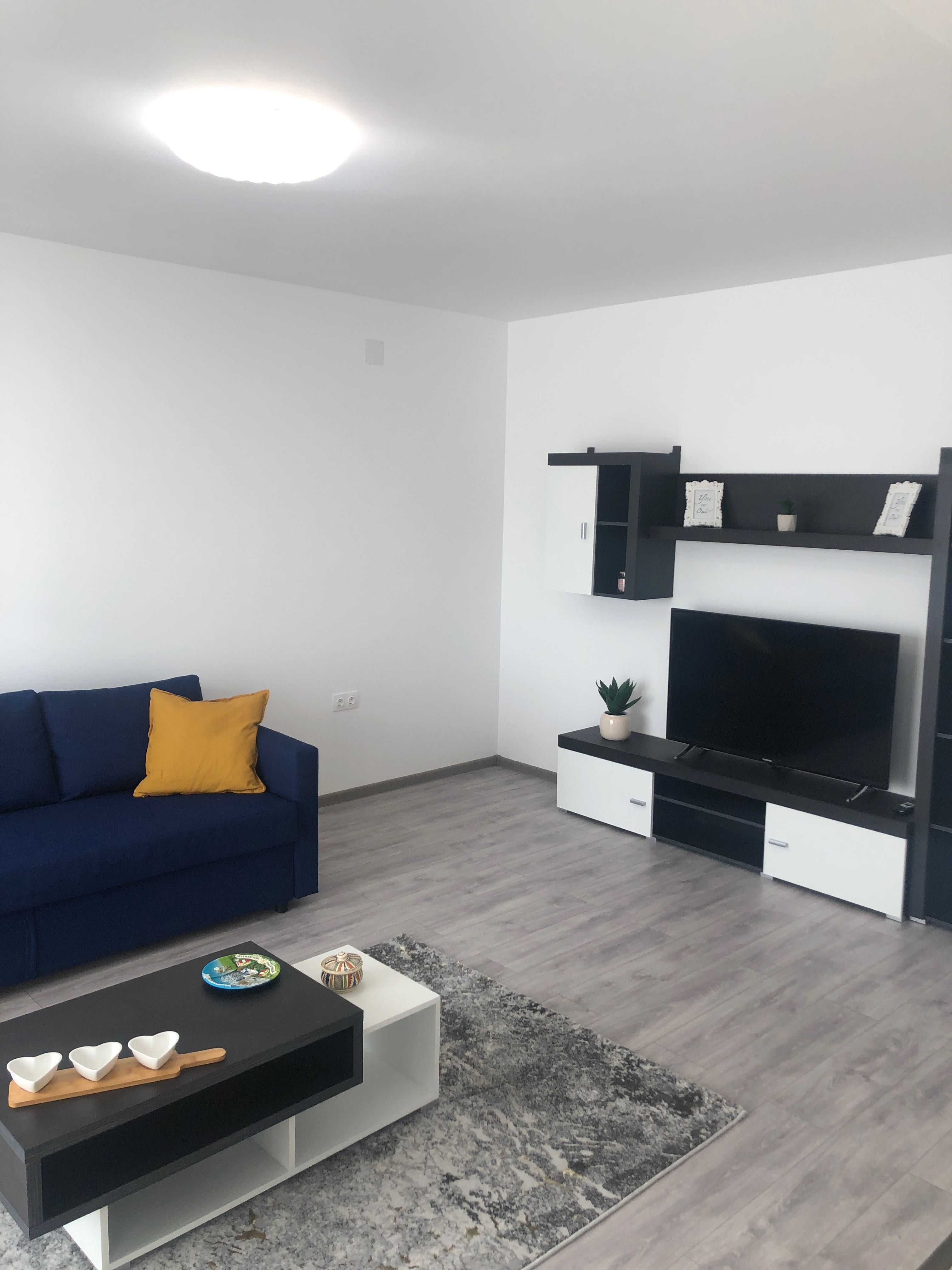 Închiriez Apartament cu 2 camere, zona UMF