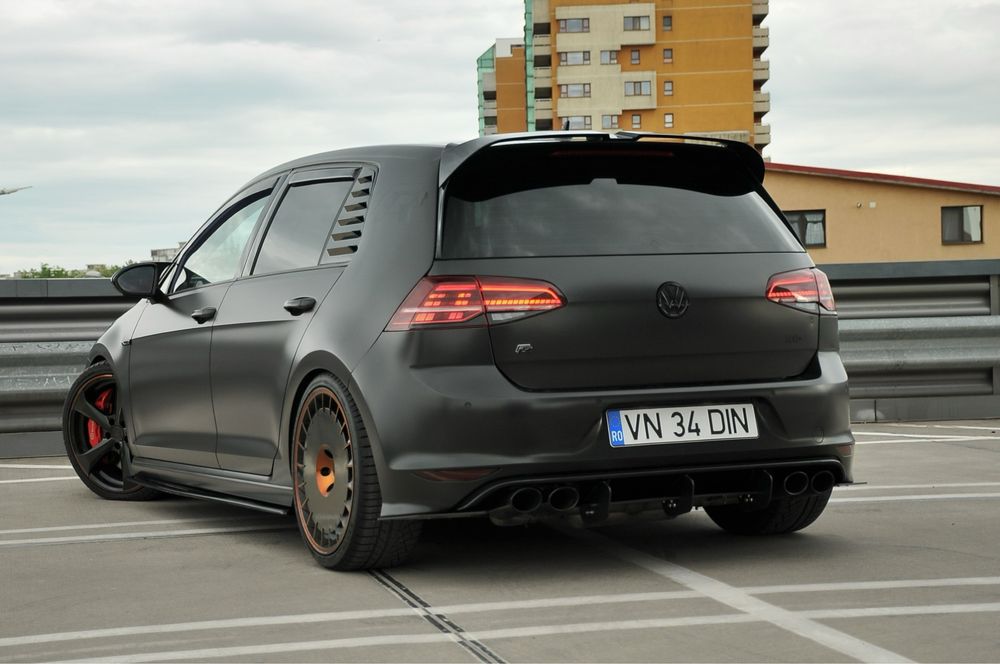 Volkswagen GOLF R 4Motion